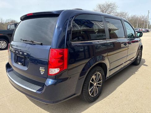 Used 2017 Dodge Grand Caravan SXT image 5