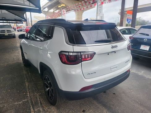 Used 2025 Jeep Compass Limited image 12