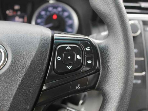 Used 2016 Toyota Camry LE image 17