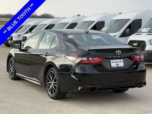 Used 2023 Toyota Camry SE image 6