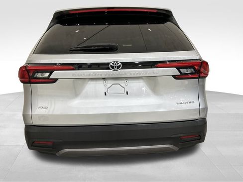 Used 2024 Toyota Grand Highlander Platinum image 4