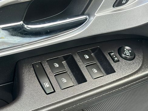 Used 2016 Chevrolet Equinox LS FWD image 12