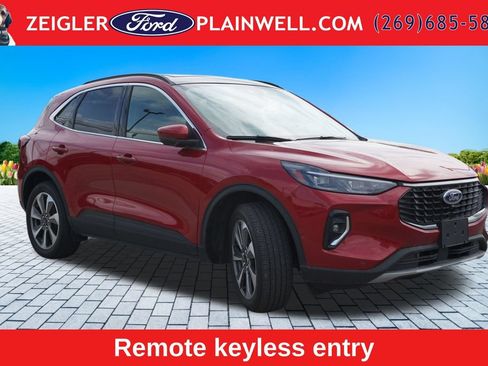 Used 2023 Ford Escape Platinum w/ Premium Technology Package AWD/4WD image 7