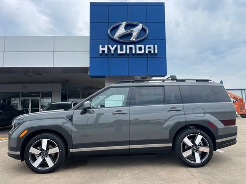 Used 2025 Hyundai Santa Fe Limited FWD image 2