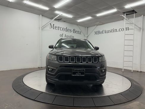 Used 2019 Jeep Compass Latitude w/ Safety & Security Group FWD image 2