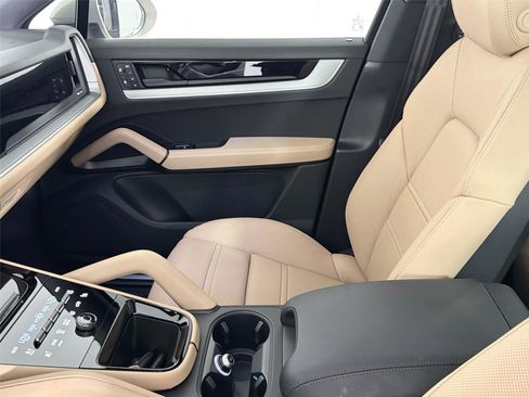 Certified 2026 Porsche Cayenne Coupe AWD/4WD image 30