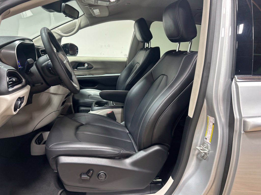 Used 2024 Chrysler Pacifica Limited FWD image 22