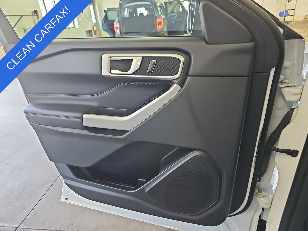 Used 2023 Ford Explorer XLT AWD/4WD image 28