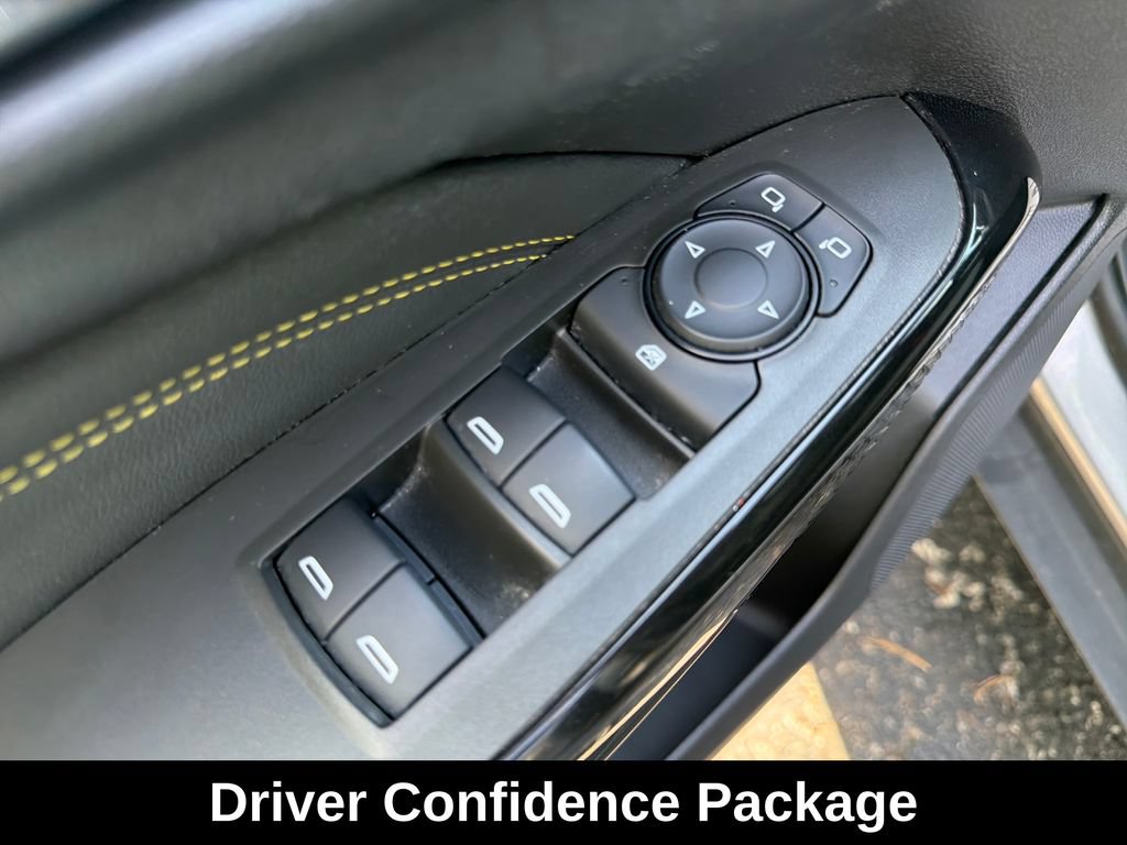 Used 2024 Chevrolet Trax LT w/ Sunroof Package FWD image 14