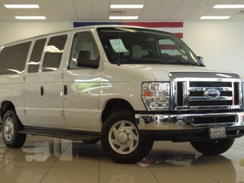 Used 2014 Ford E-350 and Econoline 350 XLT RWD image 2