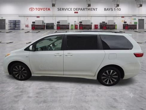 Used 2018 Toyota Sienna LE AWD/4WD image 9