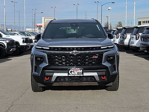 Used 2025 Chevrolet Traverse Z71 image 9