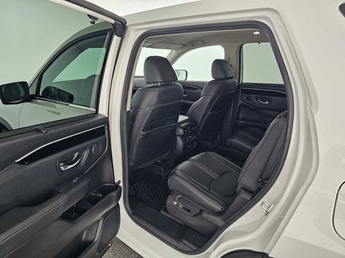 Used 2025 Honda Pilot EX-L image 17