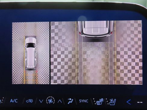 Used 2025 Chevrolet Suburban High Country image 14