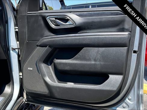 Used 2023 GMC Yukon XL SLT AWD/4WD image 28
