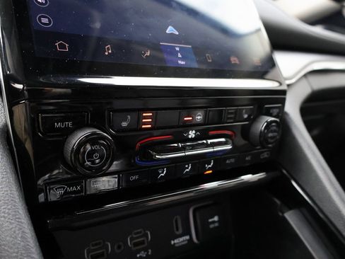 Used 2023 Jeep Grand Cherokee 4WD 4xe image 38