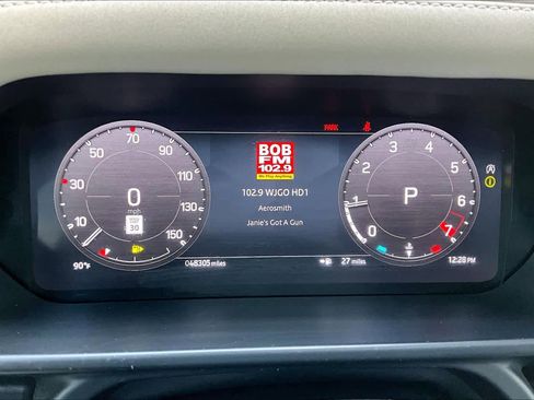 Used 2023 Land Rover Defender 130 SE image 24