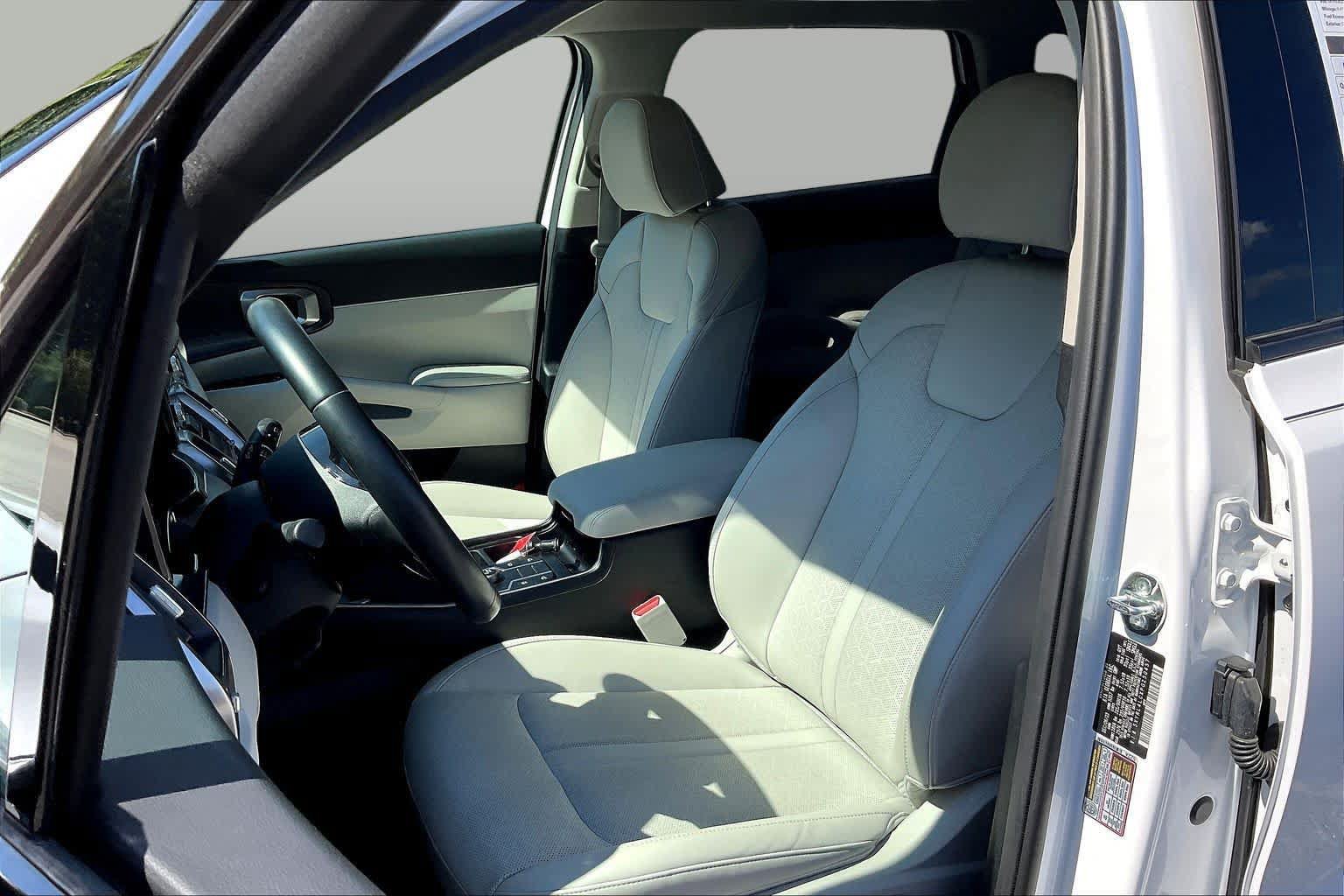 Used 2023 Kia Sorento S FWD image 8