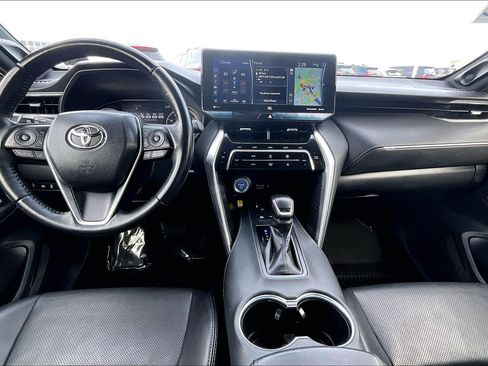 Used 2021 Toyota Venza XLE image 14