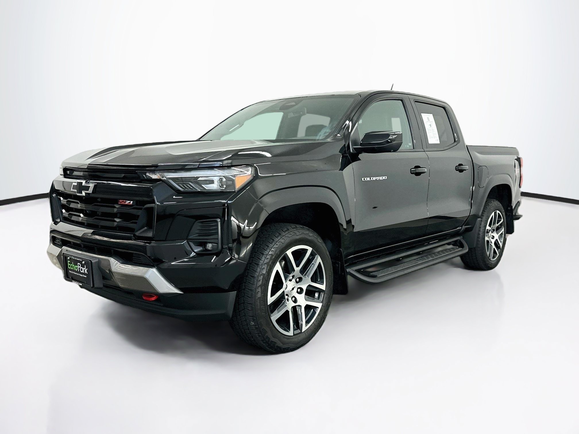 Used 2023 Chevrolet Colorado Z71 w/ Z71 Convenience Package 2 AWD/4WD image 3