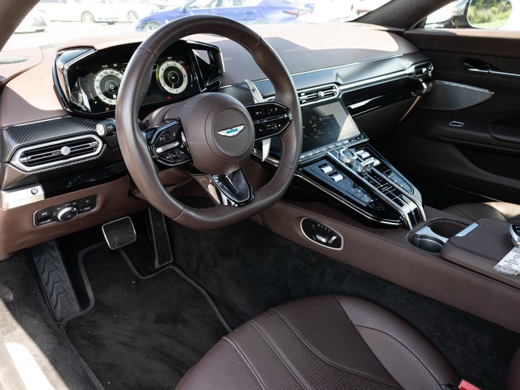 Used 2025 Aston Martin V8 Vantage Coupe RWD image 23