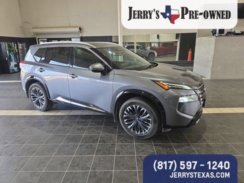 Used 2024 Nissan Rogue Platinum w/ Platinum Premium Package FWD image 2