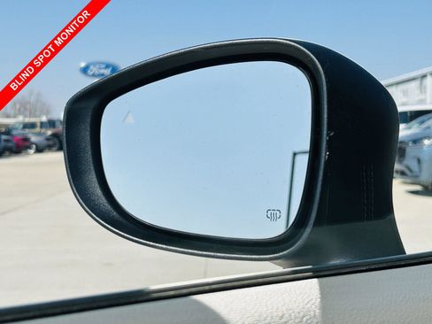 Used 2023 Chrysler Pacifica Touring-L w/ Uconnect Theater Family Group image 12