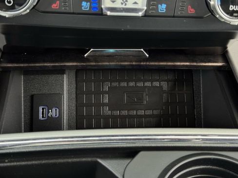 Used 2022 Ford F250 Lariat w/ Lariat Ultimate Package AWD/4WD image 18