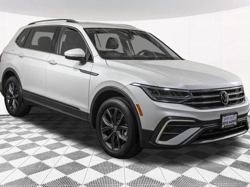 Used 2023 Volkswagen Tiguan SE AWD/4WD image 11