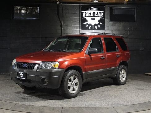Used 2005 Ford Escape XLT AWD/4WD image 1