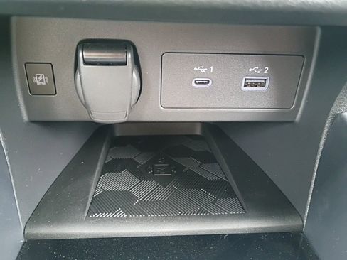 New 2025 Nissan Versa SR w/ Trunk Package image 17