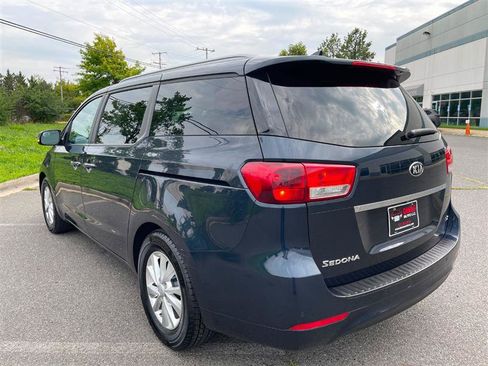 Used 2017 Kia Sedona LX w/ LX Essentials Premium Package FWD image 15