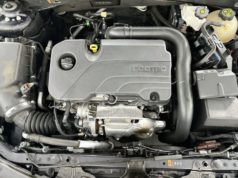 Used 2023 Chevrolet Malibu LT FWD image 32