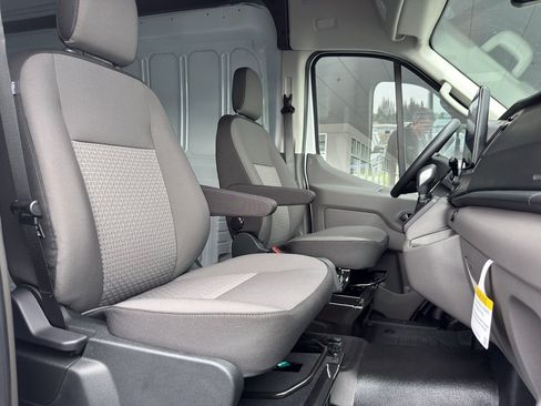New 2026 Ford Transit 250 148 Medium Roof RWD image 31