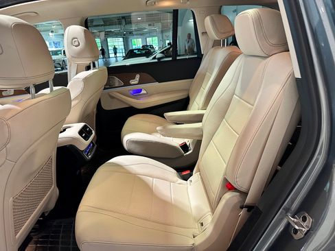 Used 2025 Mercedes-Benz GLS 450 4MATIC image 12