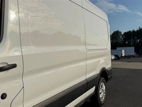 Used 2023 Ford E-Transit Medium Roof RWD image 15