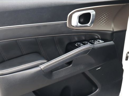 Used 2021 Kia Sorento SX image 17