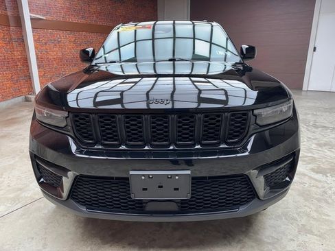 Used 2023 Jeep Grand Cherokee Altitude image 8