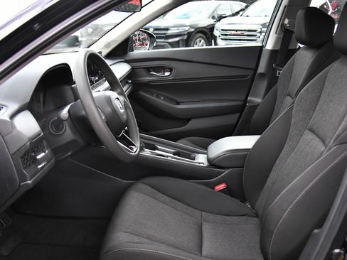 Used 2025 Honda Accord SE image 17