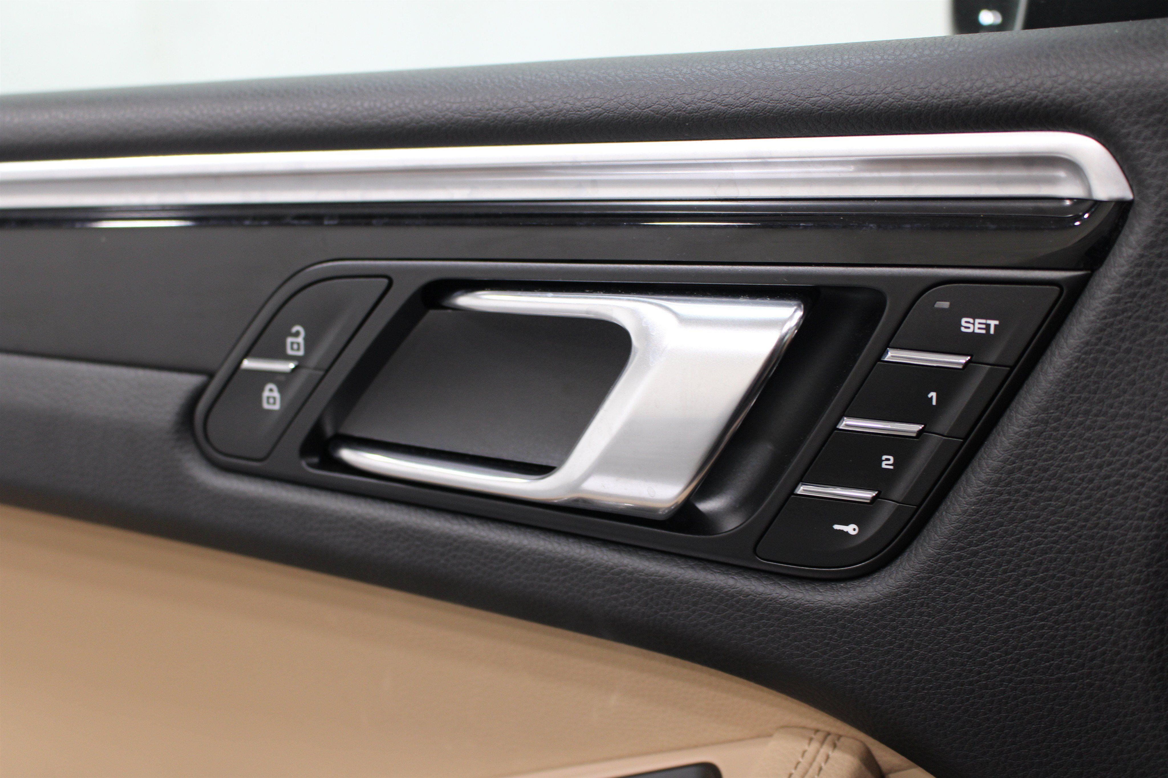 Used 2024 Porsche Macan AWD/4WD image 8