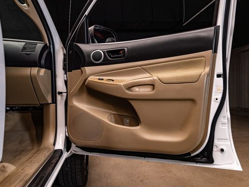 Used 2011 Toyota Tacoma PreRunner w/ SR5 Pkg #2 image 23