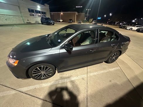 Used 2016 Volkswagen Jetta Sport image 7