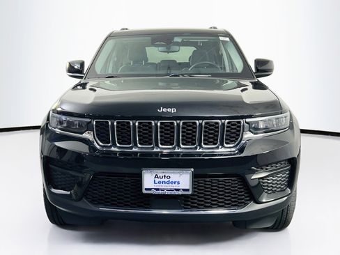 Used 2023 Jeep Grand Cherokee Laredo AWD/4WD image 2