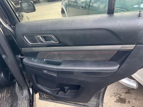 Used 2018 Ford Explorer XLT w/ Equipment Group 202A image 20