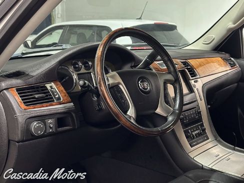Used 2013 Cadillac Escalade Platinum image 16