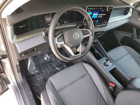 Used 2026 Volkswagen Tiguan SE AWD/4WD image 12