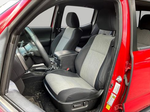 Used 2022 Toyota Tacoma TRD Sport AWD/4WD image 22