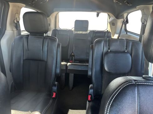 Used 2019 Dodge Grand Caravan SXT image 13