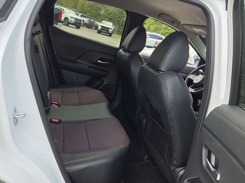 Used 2025 Nissan Kicks SR image 12