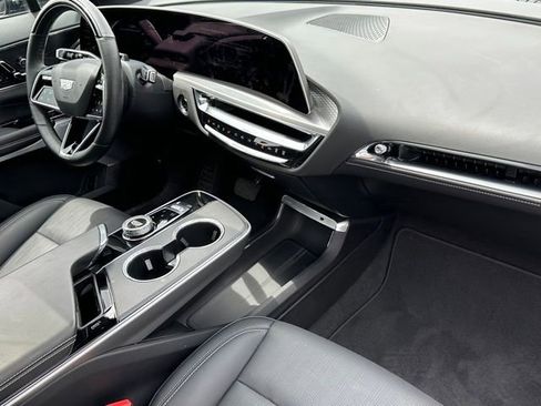 Used 2024 Cadillac Lyriq Sport AWD/4WD image 8